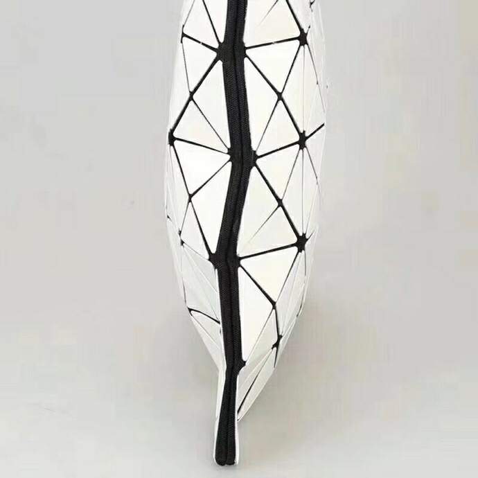 Picture of Issey Miyake Handbags _SKUfw69850282fw